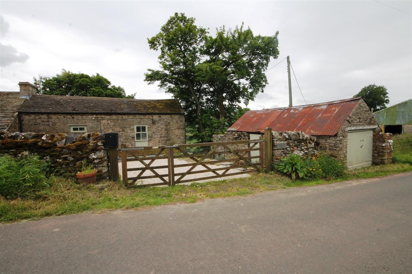 3 bed semidetached house for sale in Goldfinch Barn, Sidehead