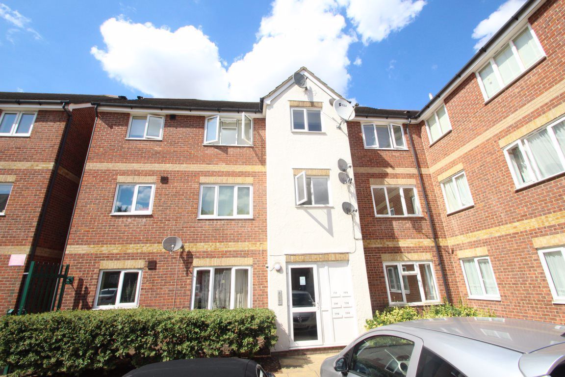 1 bed flat to rent in Fenman Gardens, Goodmayes, Ilford IG3 Zoopla