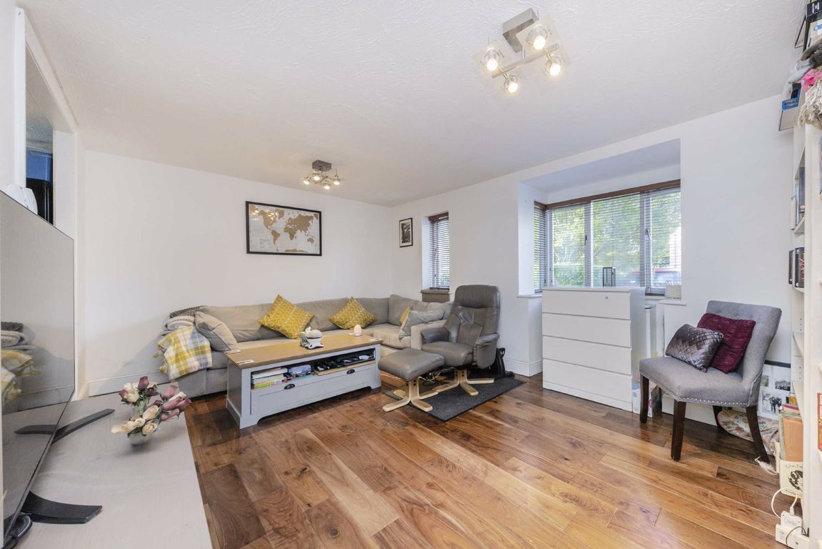 2 bed flat for sale in Woodgate Drive, London SW16 Zoopla