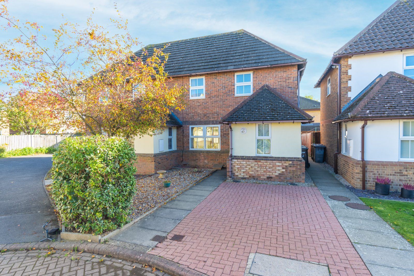 3 bed semidetached house for sale in The Brambles, Stortford