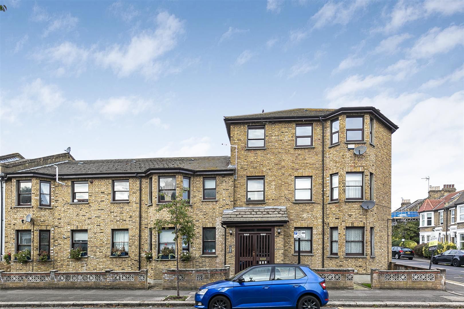 2 bed flat to rent in Brodie Court, Newport Road, Leyton London E10 Zoopla