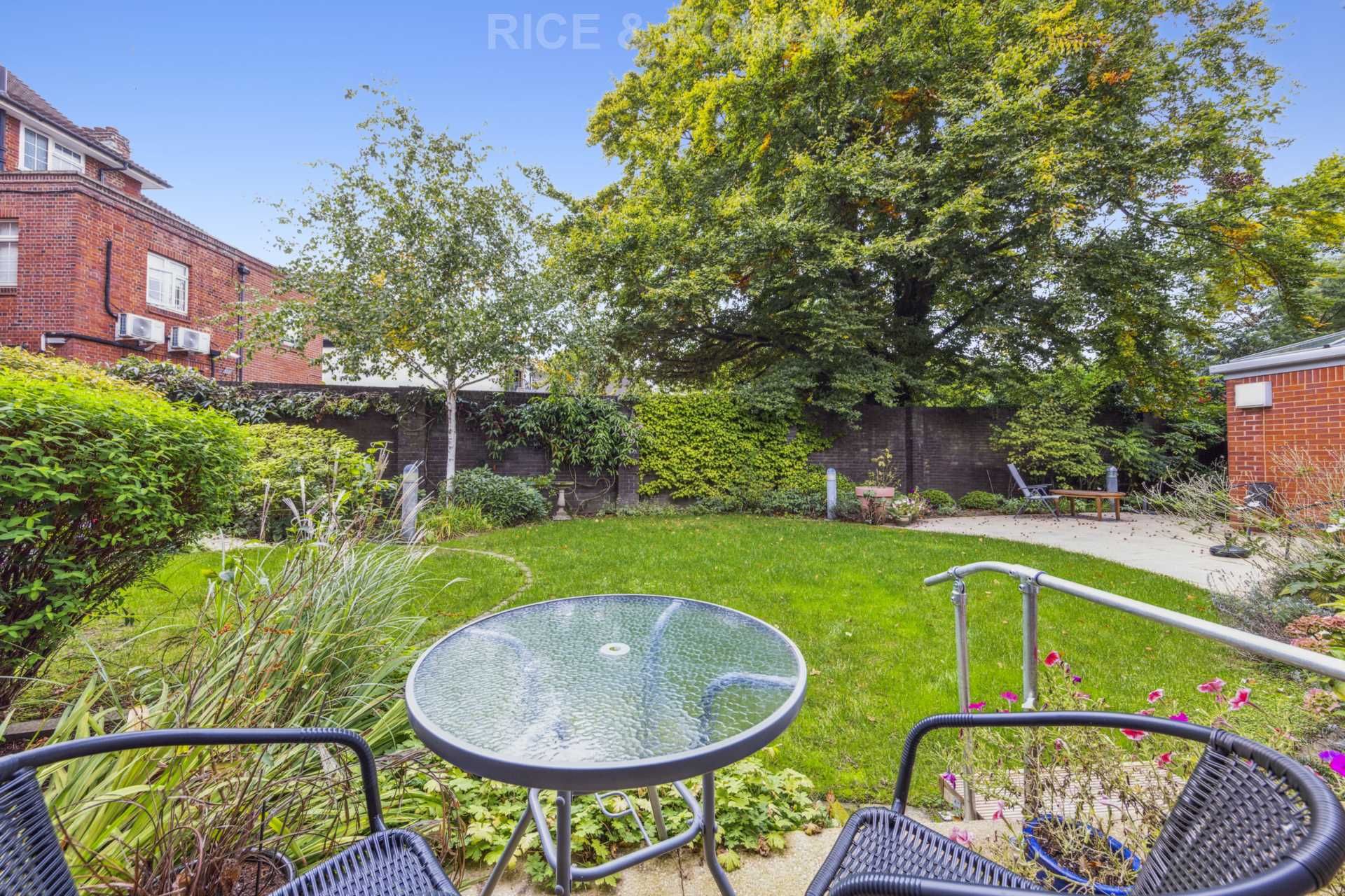 1 bed flat for sale in Dial Stone Court, Weybridge KT13 Zoopla