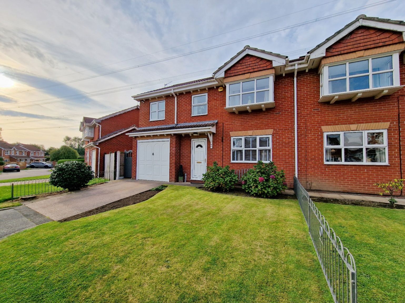 4 bed semidetached house for sale in Medway Close, Barugh Green