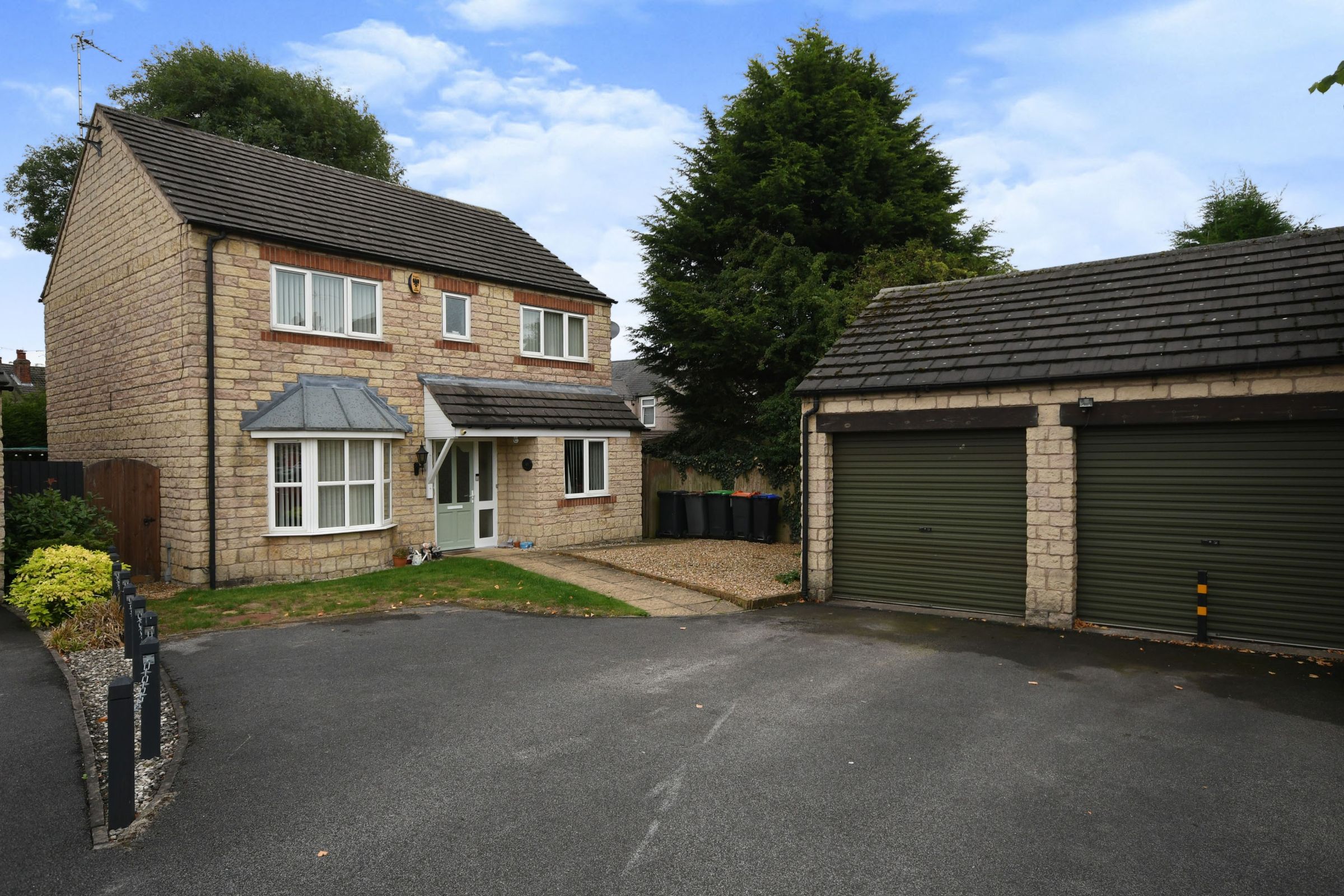4 bed detached house for sale in Lindholme Way, SuttonInAshfield NG17