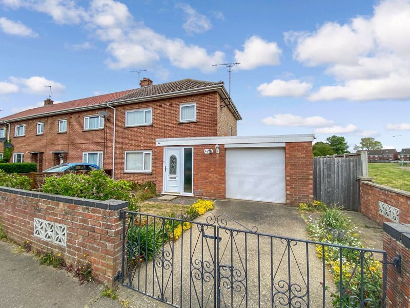 3 bed end terrace house for sale in Britten Road, South Lowestoft NR33