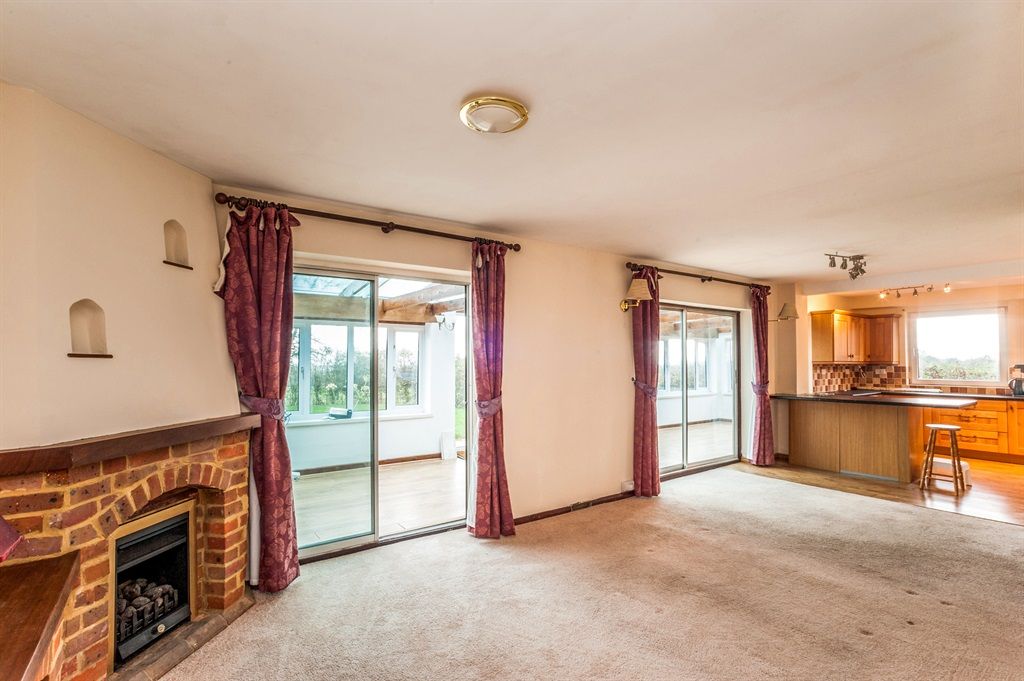 5 bed detached bungalow for sale in Chivery, Tring HP23 Zoopla