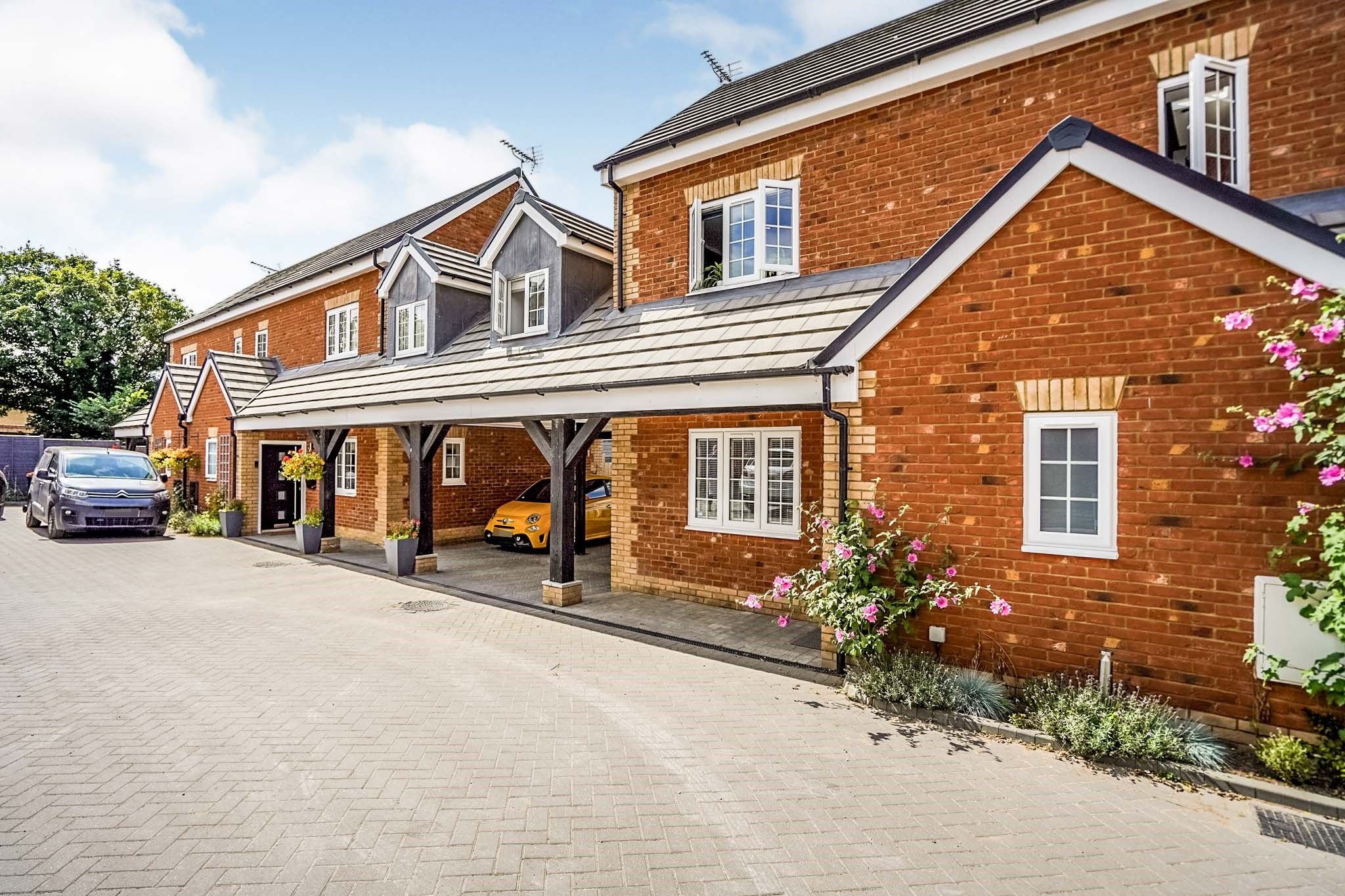 Grovebury Farm Close, Leighton Buzzard LU7  