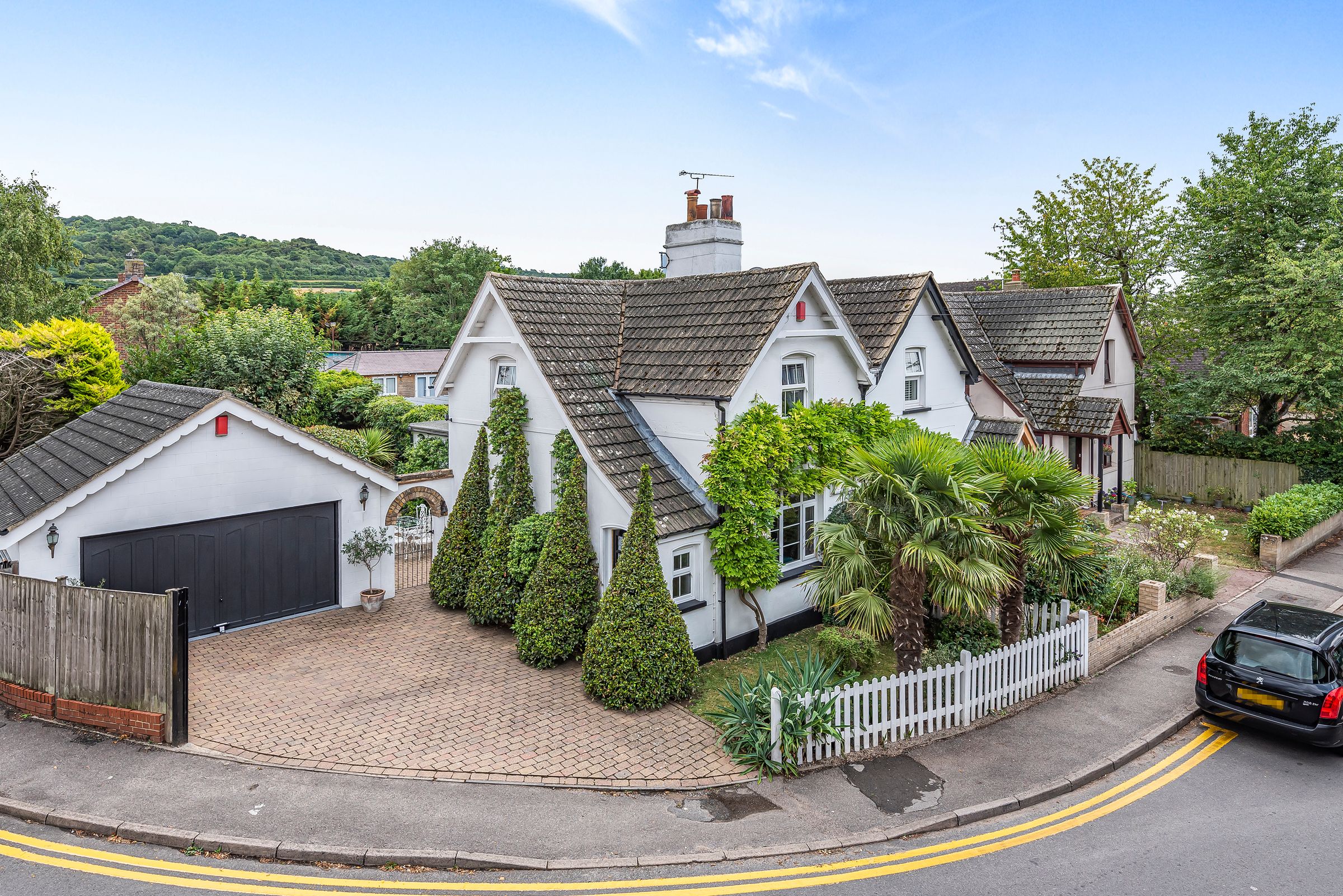 3 bed semidetached house for sale in Hall Road, Wouldham, Rochester