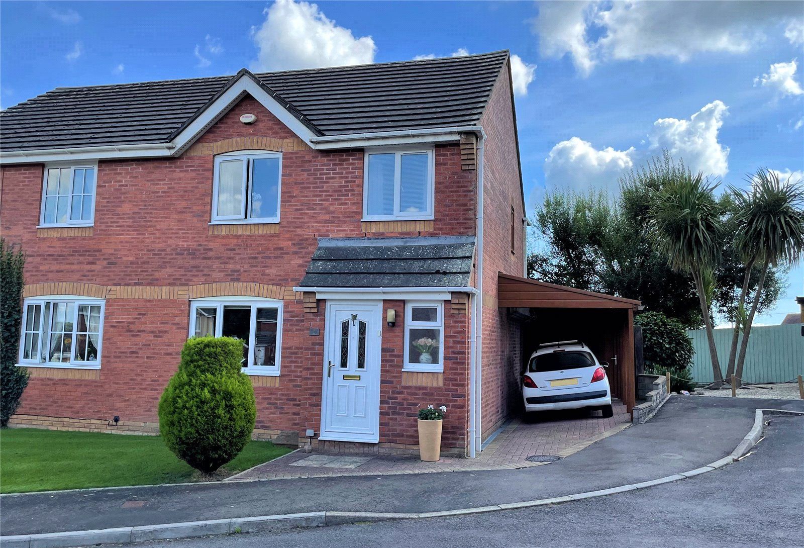 3 bed semidetached house for sale in Brynhyfryd, Llangennech, Llanelli