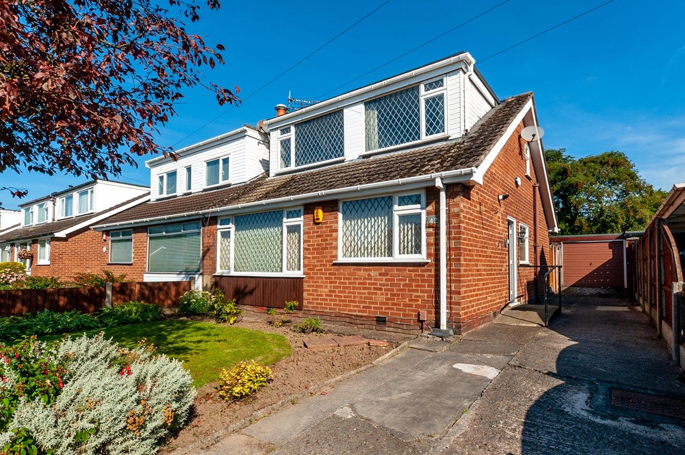 3 bed semidetached bungalow for sale in Cranshaw Avenue, Clock Face