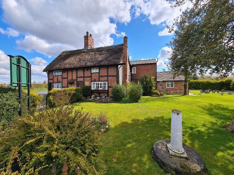 4 bed property for sale in Warrington Road, Little Leigh, Northwich CW8