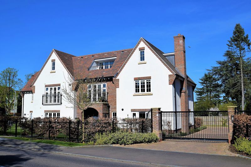 Aspin Lodge, North Park, Gerrards Cross SL9  