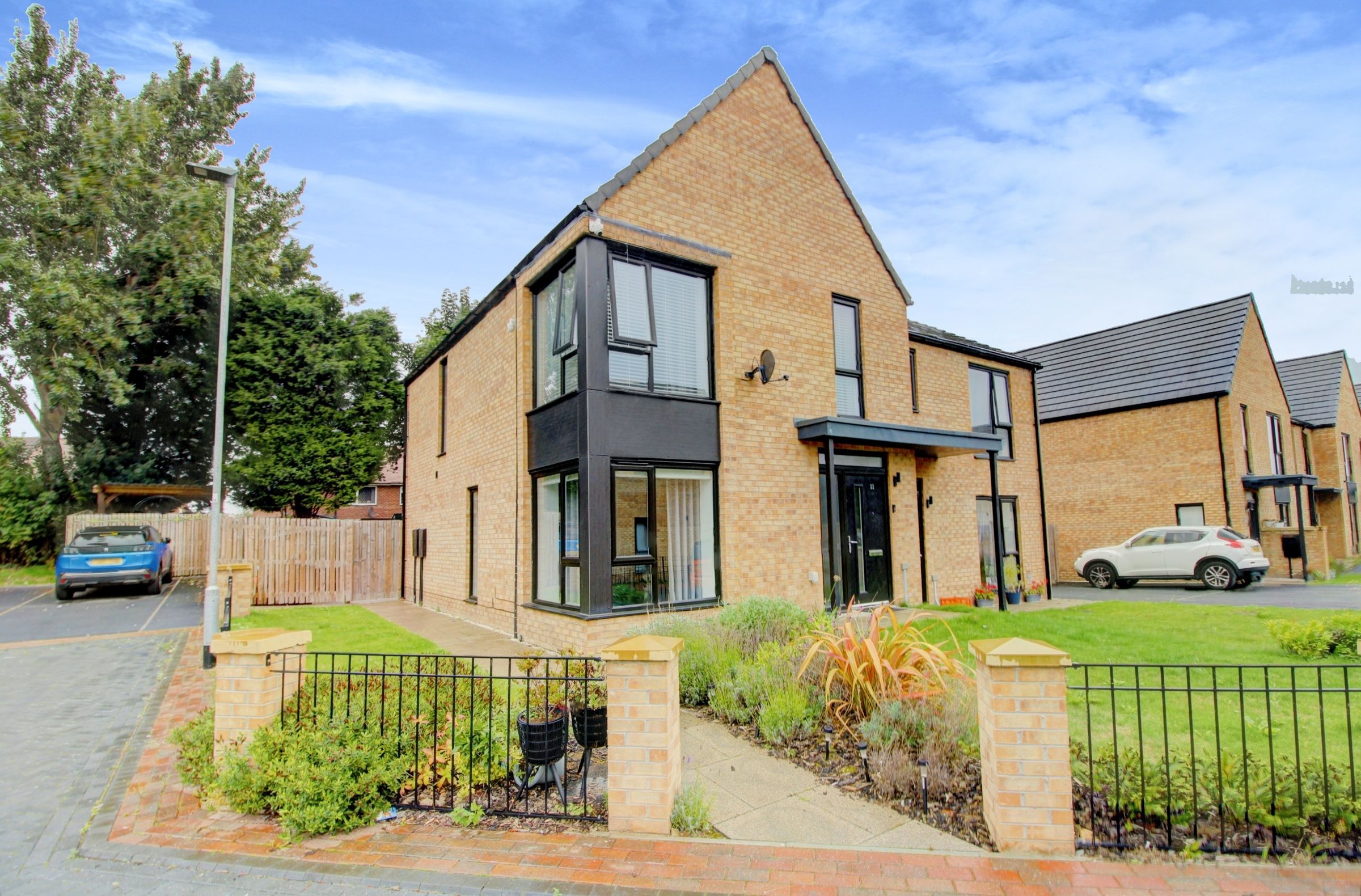 3 bed semidetached house for sale in Colliery Close, Allerton Bywater