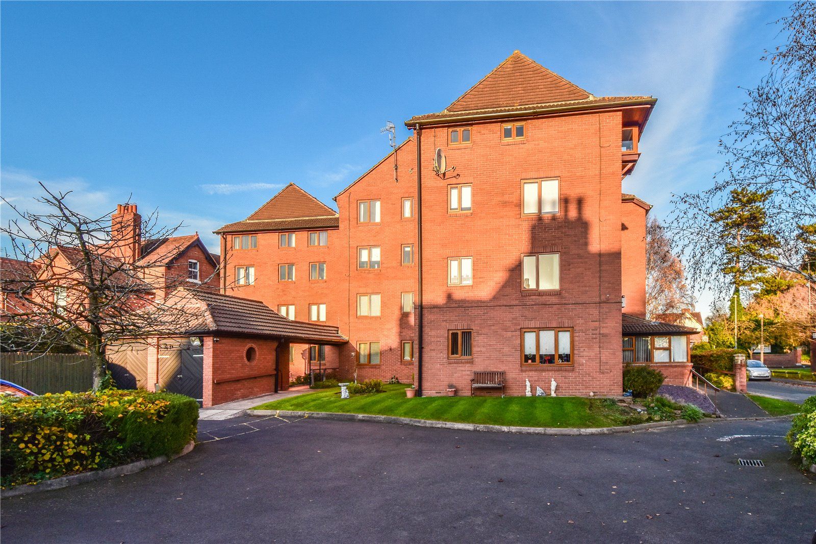 2 bed flat for sale in The Crescent, Bromsgrove B60 Zoopla