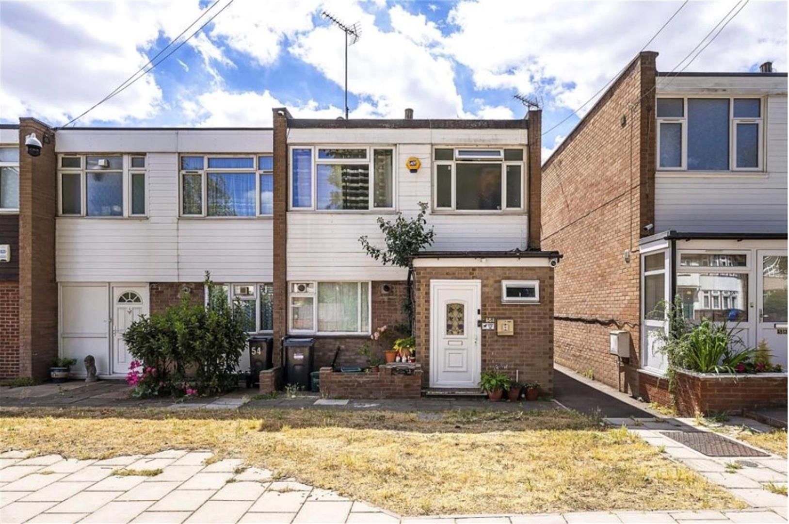 3 bed end terrace house for sale in Boston Manor Road, Brentford TW8