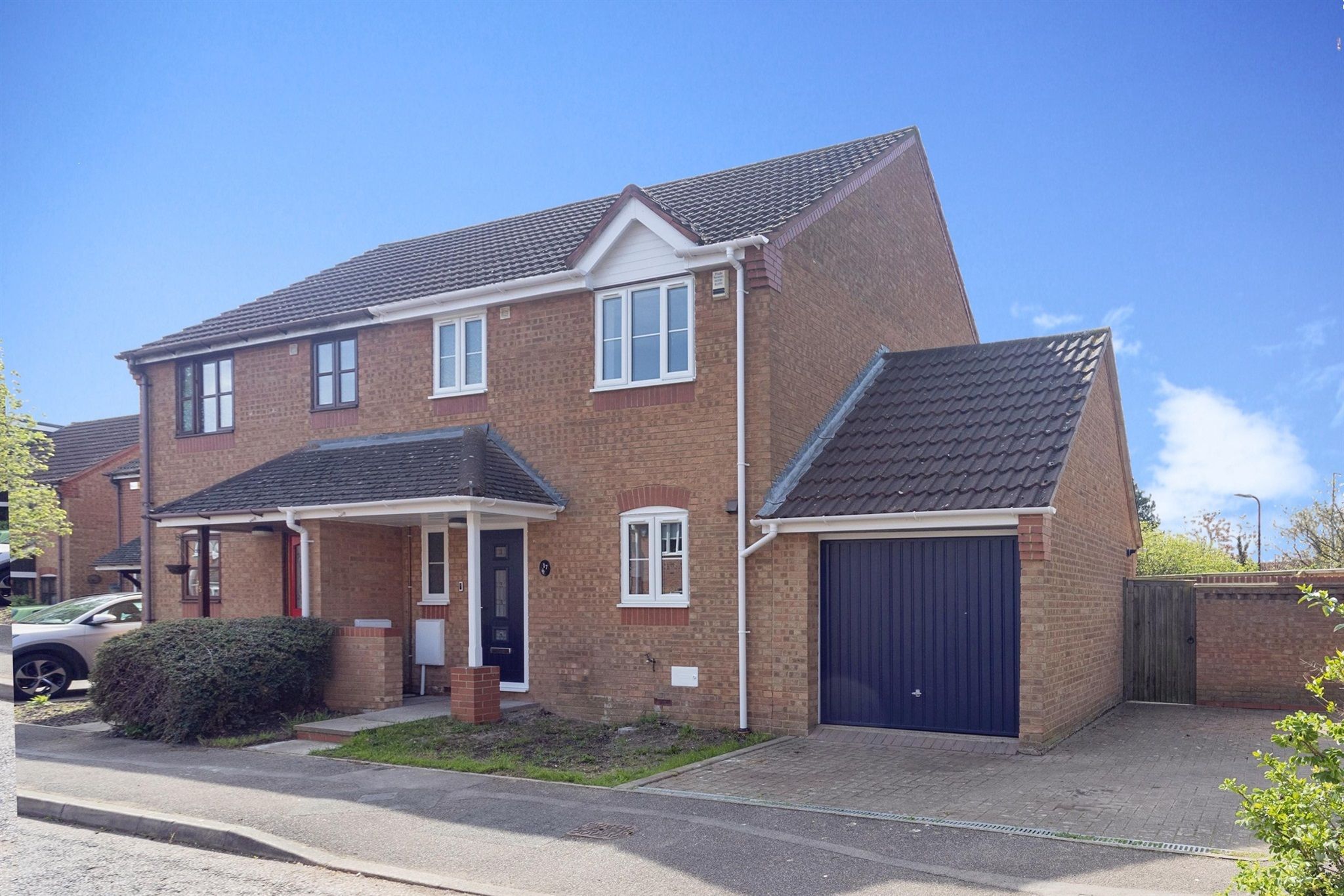 3 bed semidetached house for sale in Smeaton Close, Blakelands, Milton