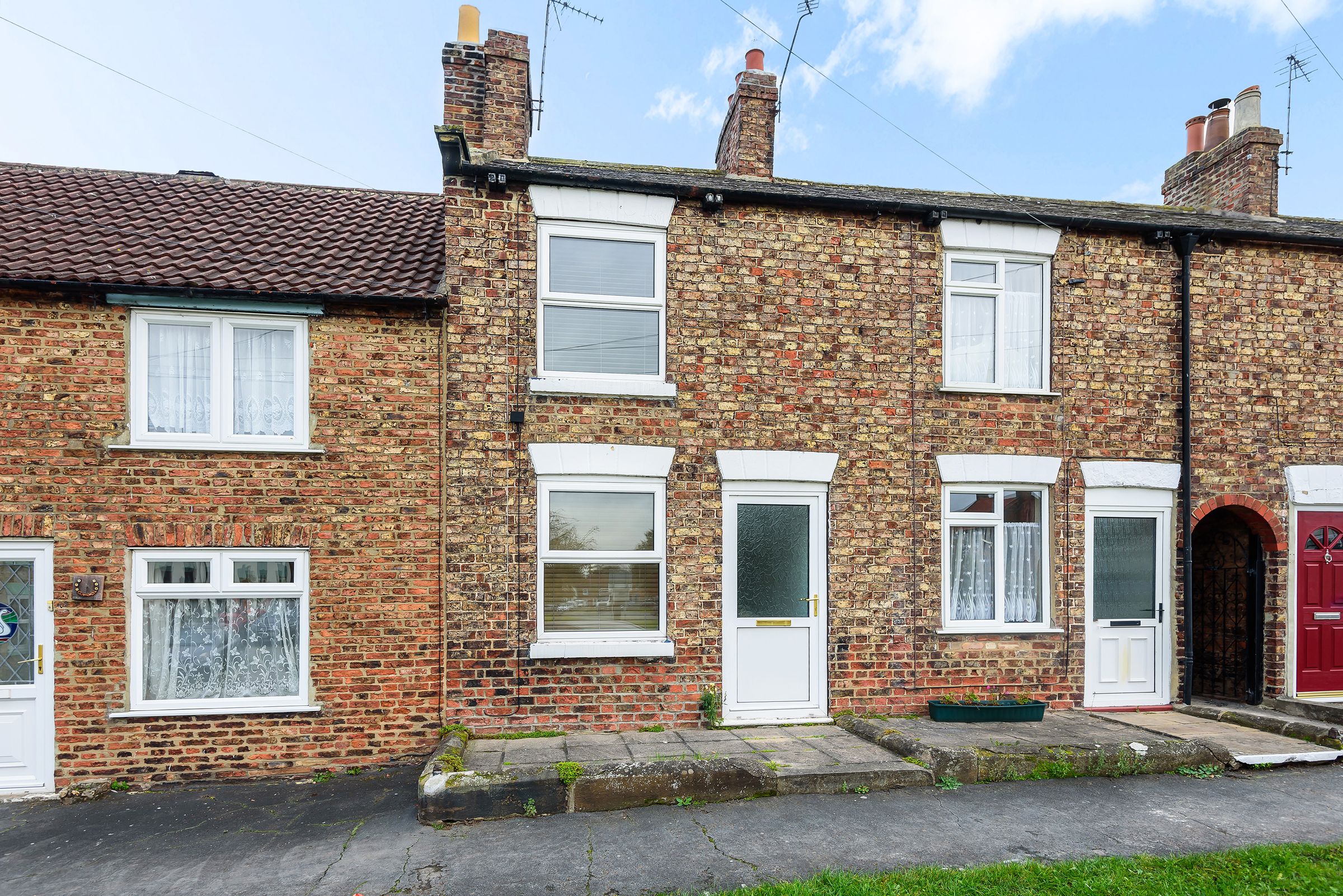1 bed terraced house for sale in St. James Green, Thirsk, North