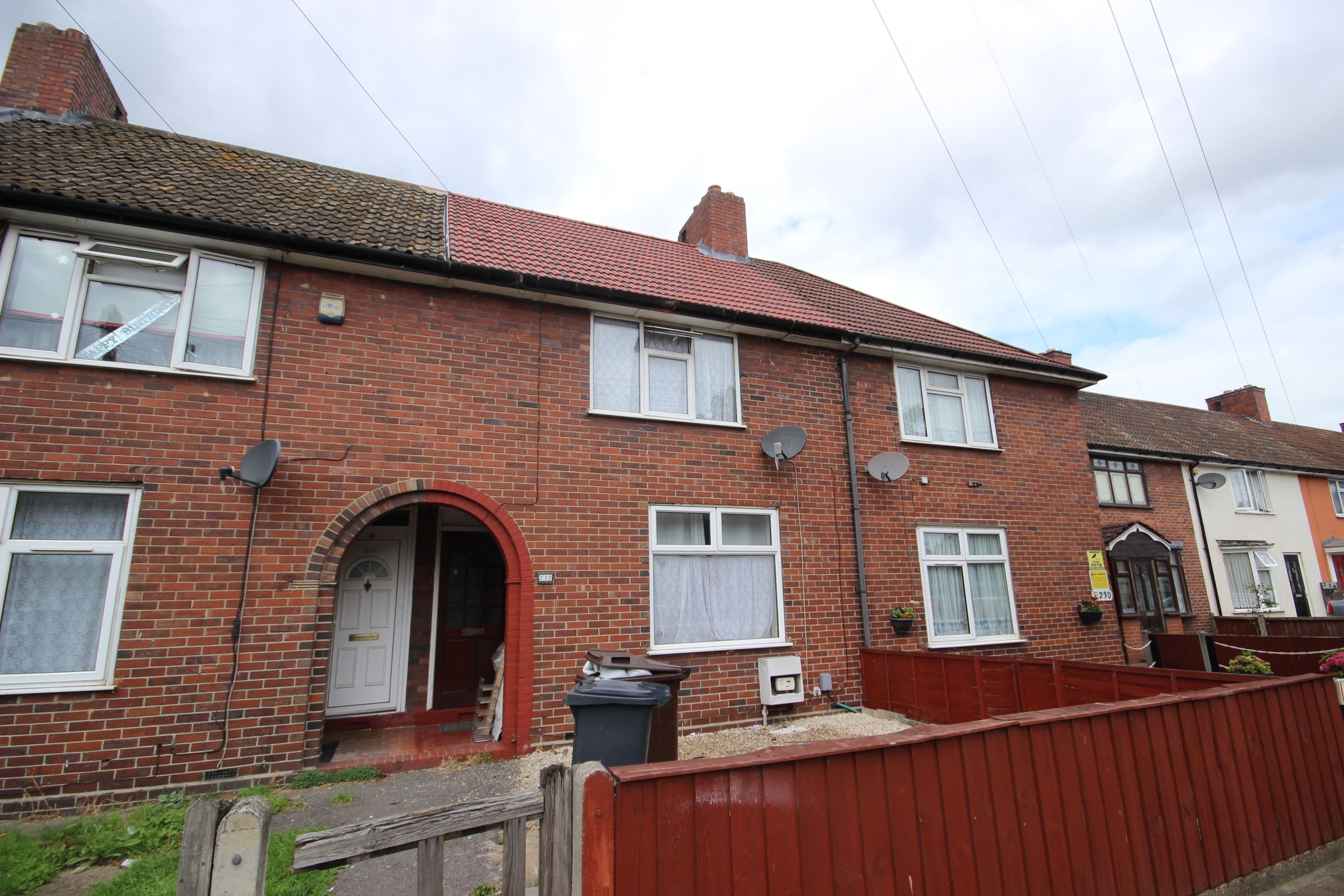 2 bed terraced house to rent in Lodge Avenue, Dagenham RM8 Zoopla