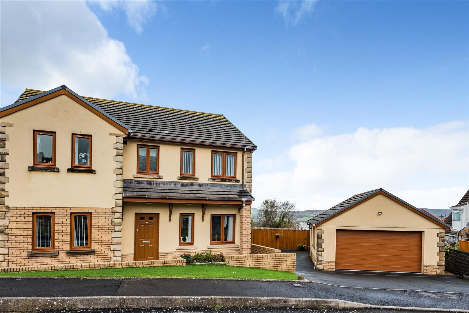 4 bed detached house for sale in Cae Linda, Trimsaran, Kidwelly SA17