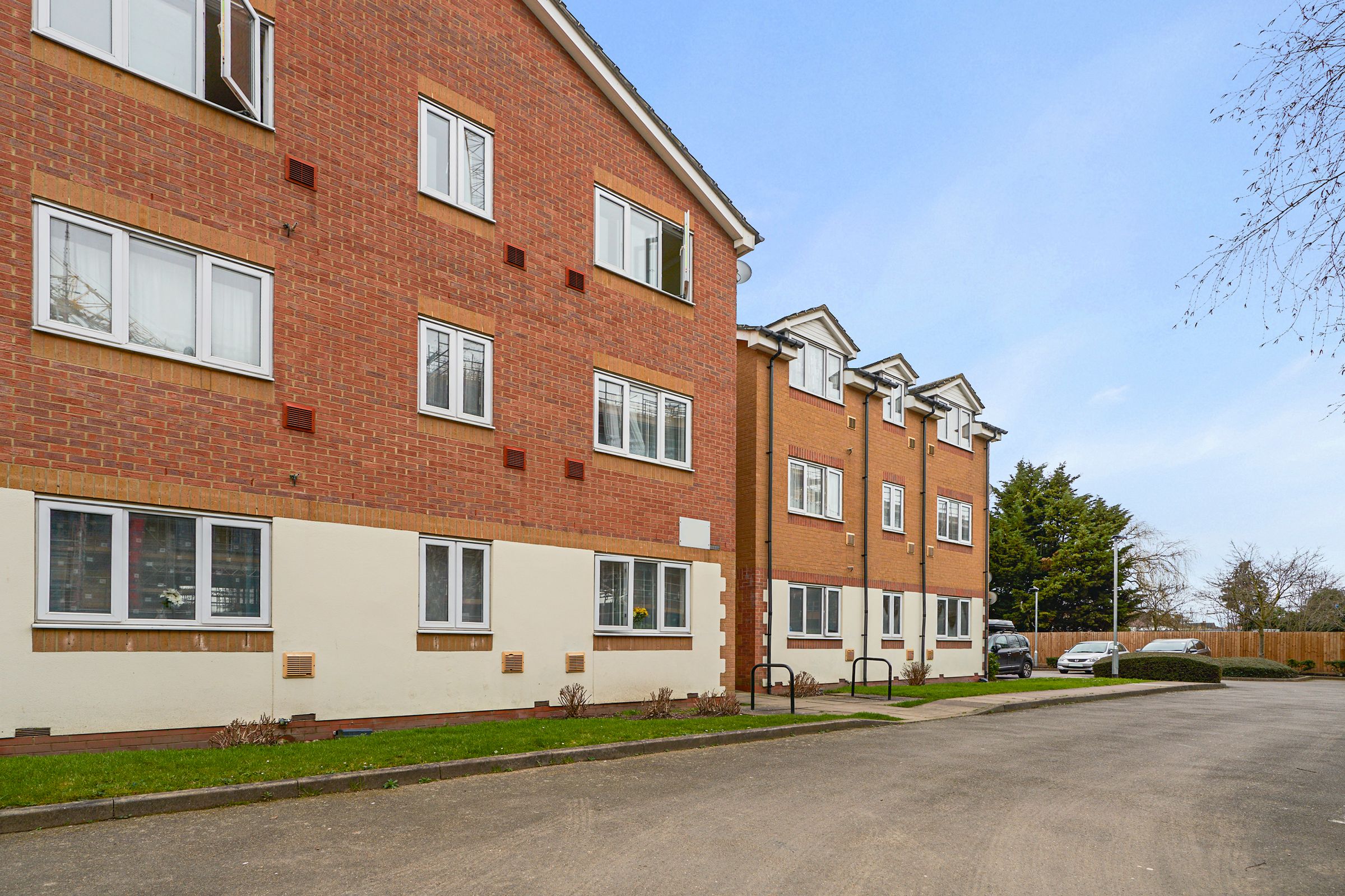 Siddeley Drive, Hounslow West TW4  