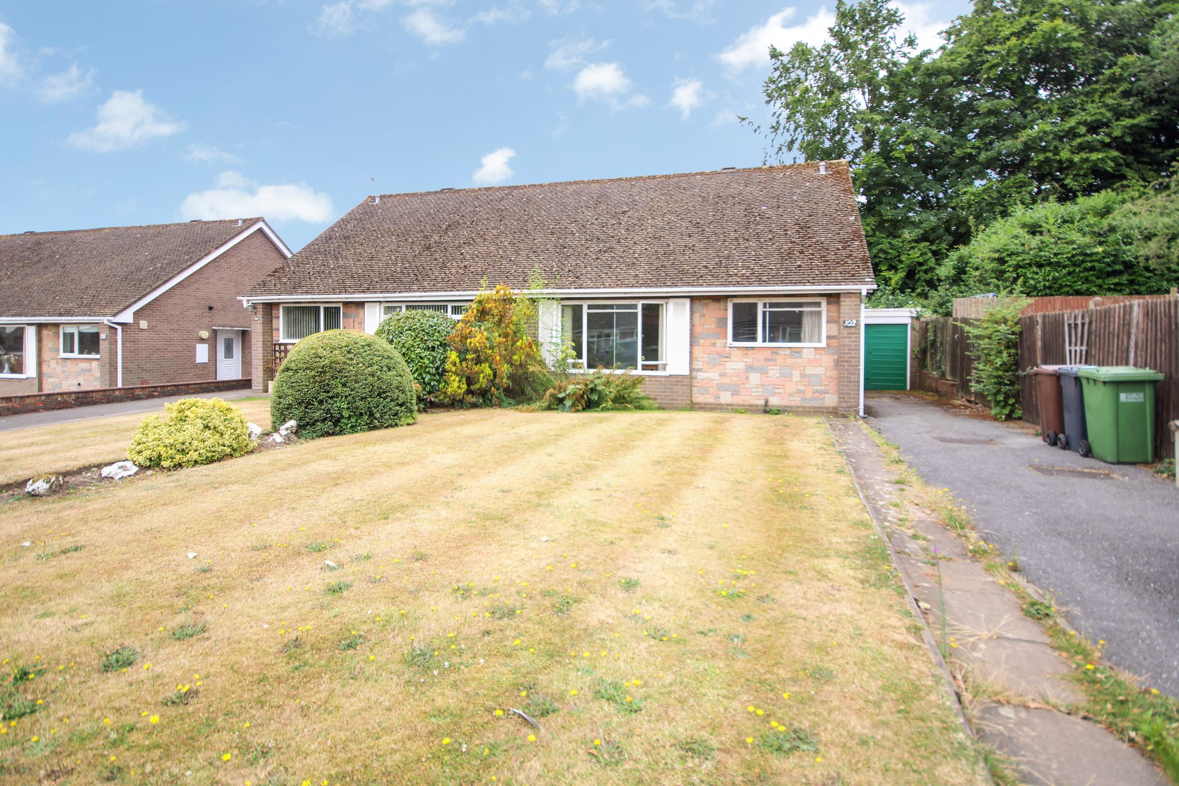 2 bed semidetached bungalow for sale in Mereside Way, Solihull B92