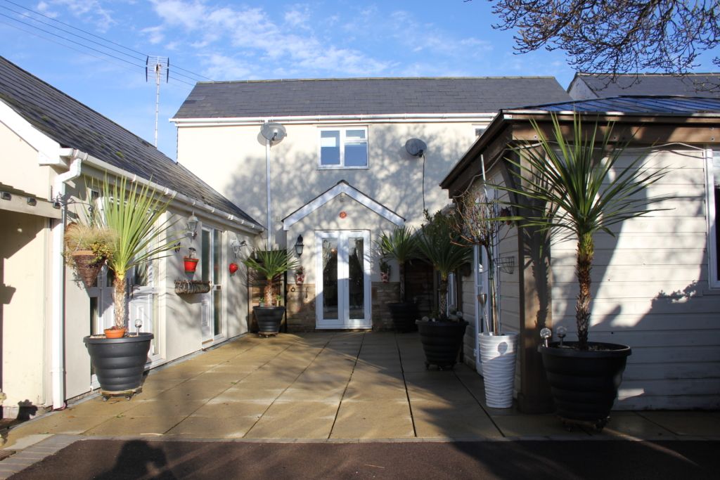 4 bed semidetached house for sale in Gorsley, RossOnWye HR9 Zoopla