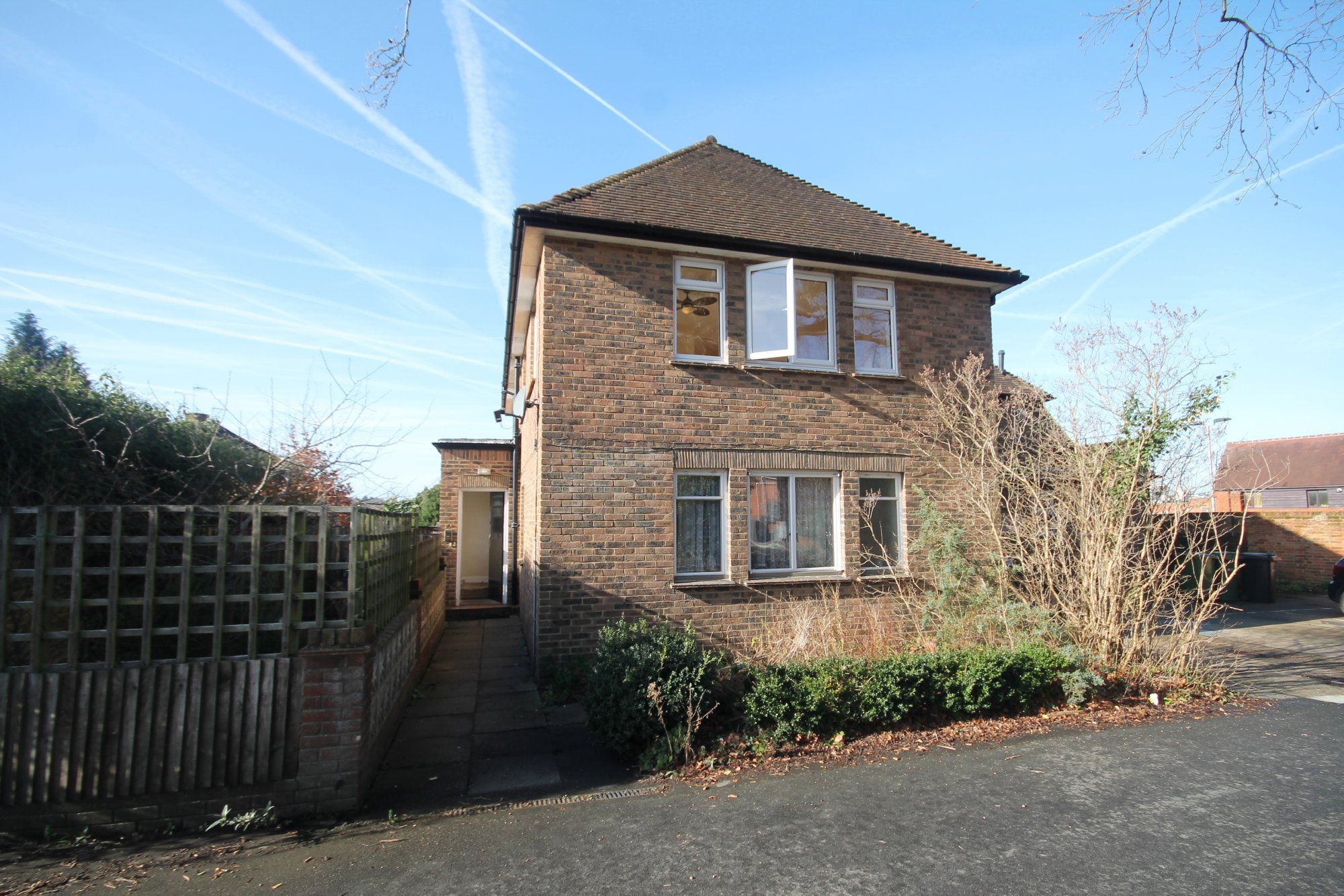 1 bed flat to rent in Church Gardens, Kingston Road, Leatherhead KT22