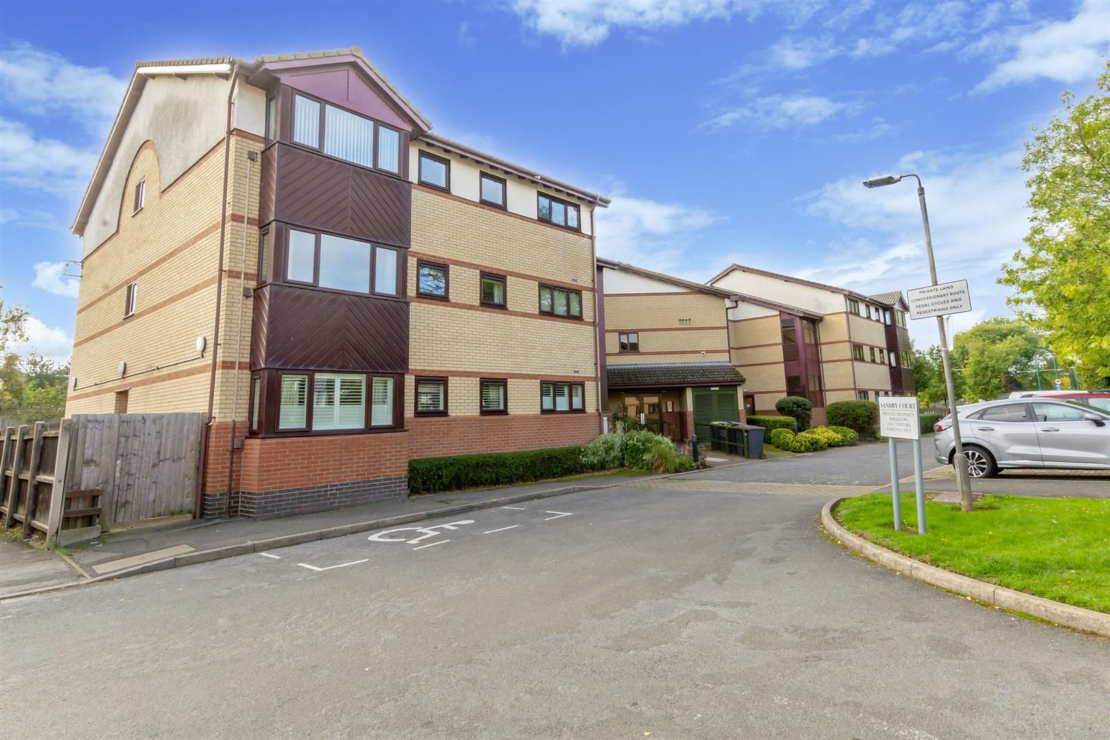 2 bed flat for sale in Sandby Court, Beeston, Nottingham NG9 Zoopla