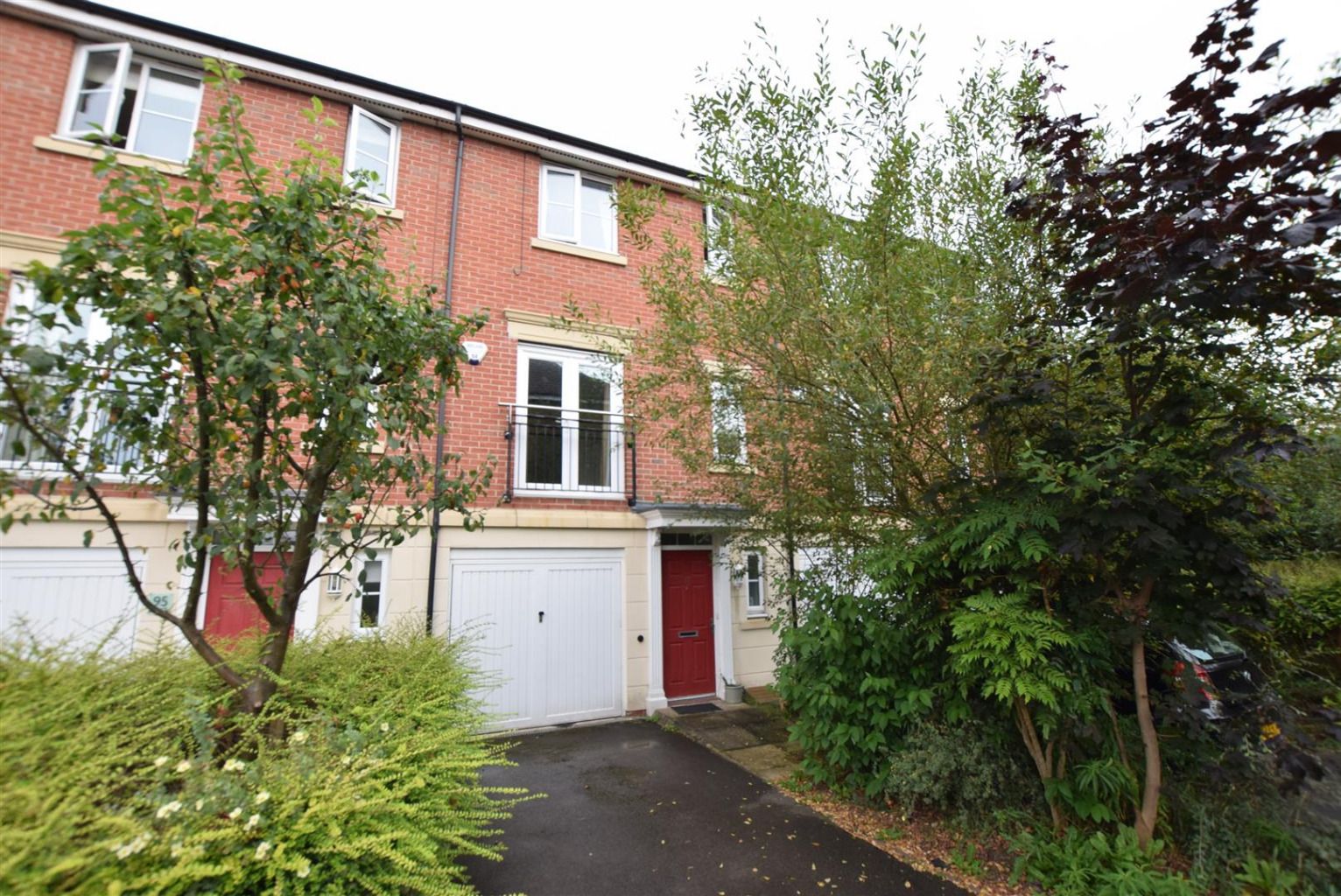 3 bed town house to rent in Parkway, Chellaston, Derby, Derbyshire DE73