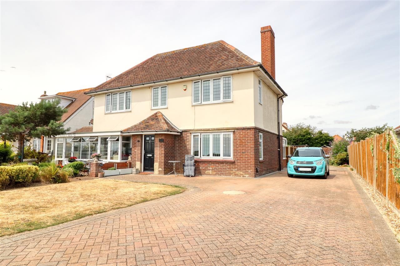 3 bed property for sale in Kings Parade, HollandOnSea, ClactonOnSea