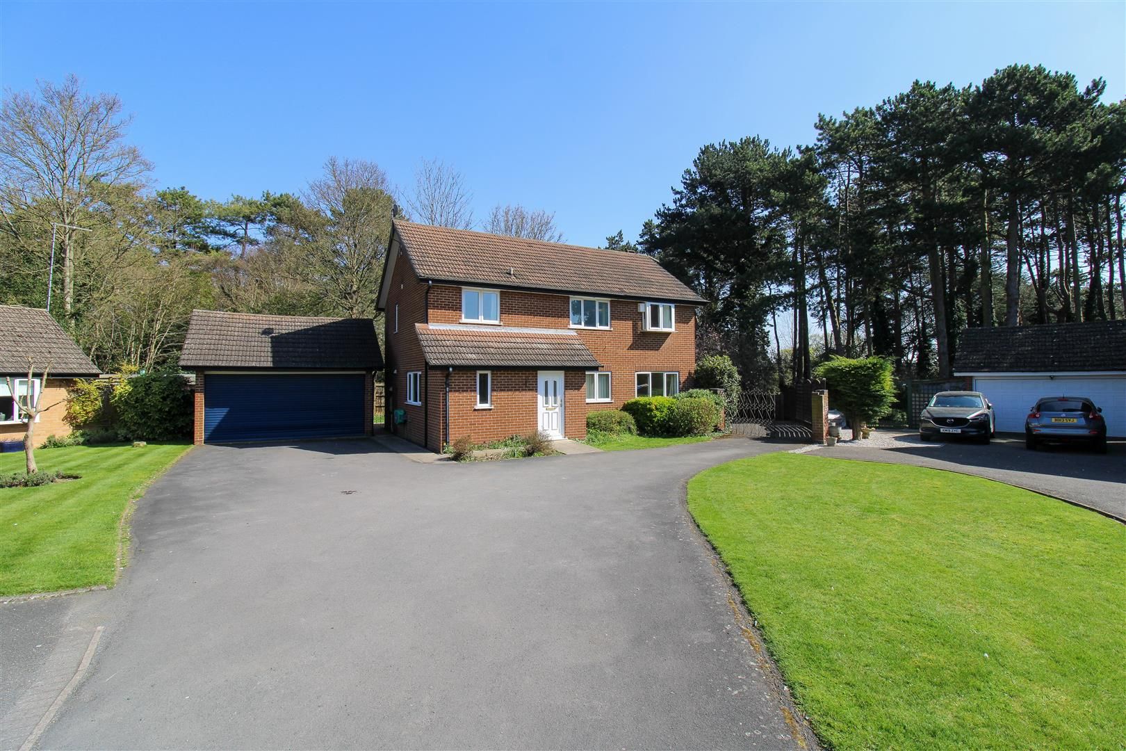 4 bed detached house for sale in Squires Walk, Abington, Northampton