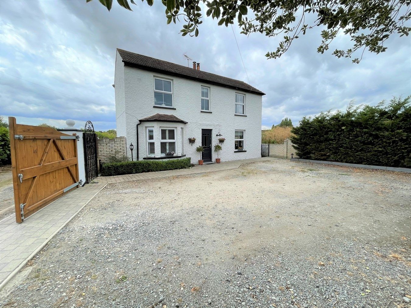 4 bed detached house for sale in London Road, Newington, Sittingbourne