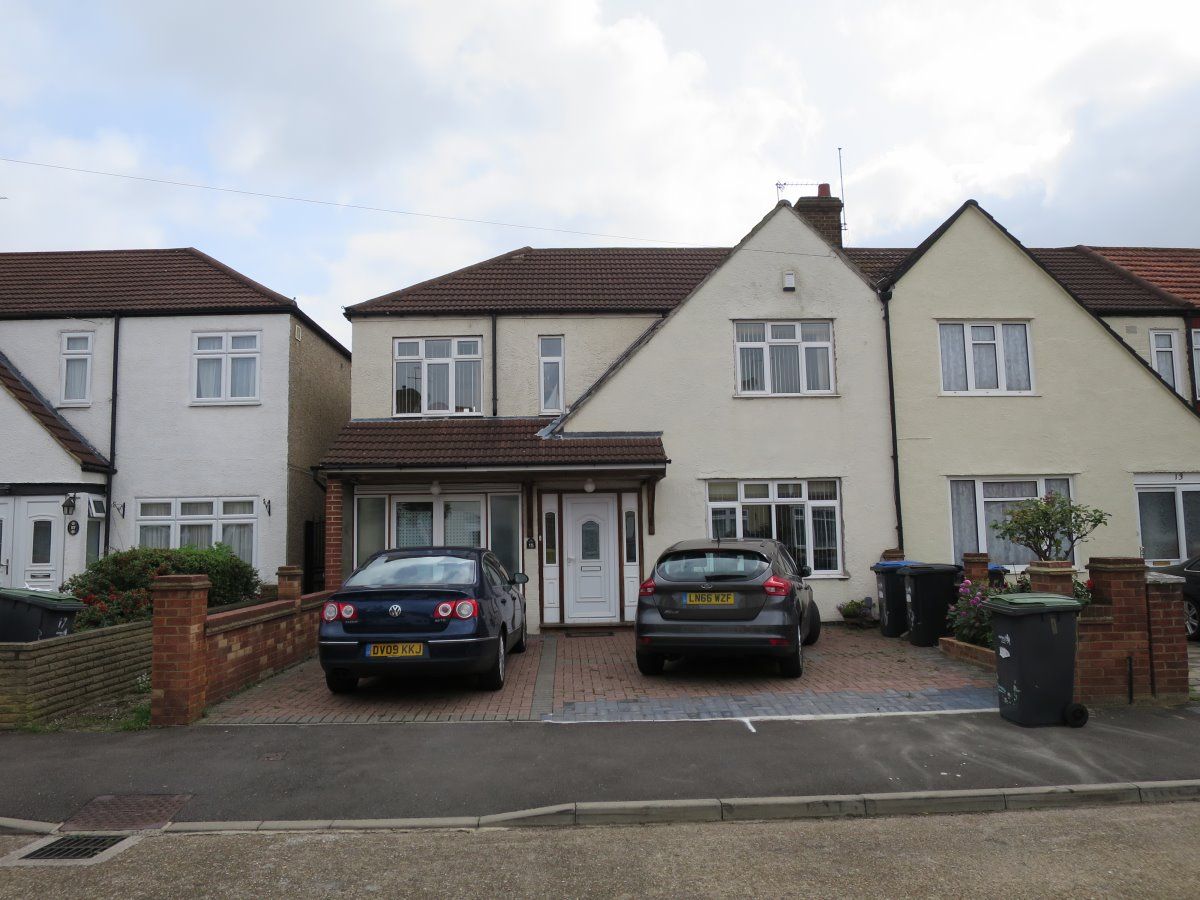 2 bed flat to rent in Ashford Crescent, Enfield EN3 Zoopla
