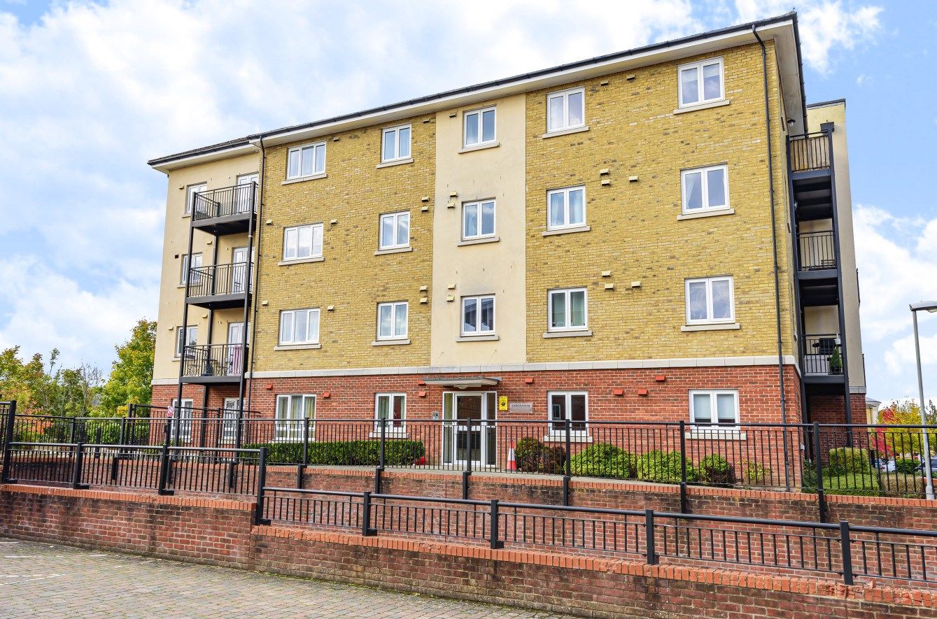 3 Bed Flat For Sale In Garner House Tadros Court High Wycombe HP13 3 Bed Flat For Sale In Garner House Tadros Court High Wycombe HP13
