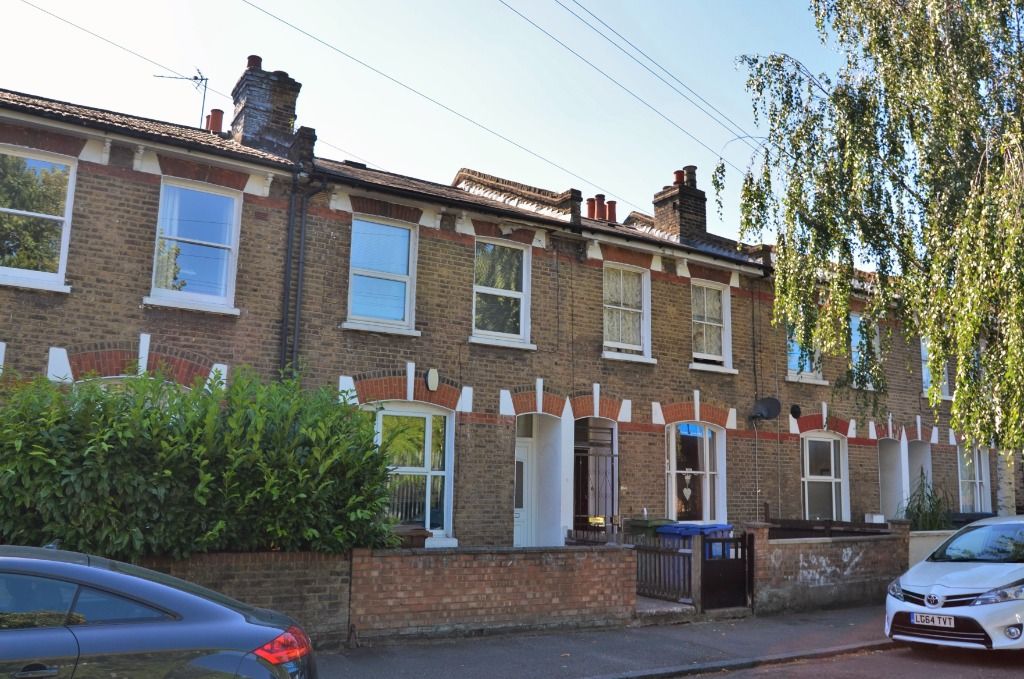 4 bed terraced house to rent in Kirkwood Road, Nunhead, London SE15