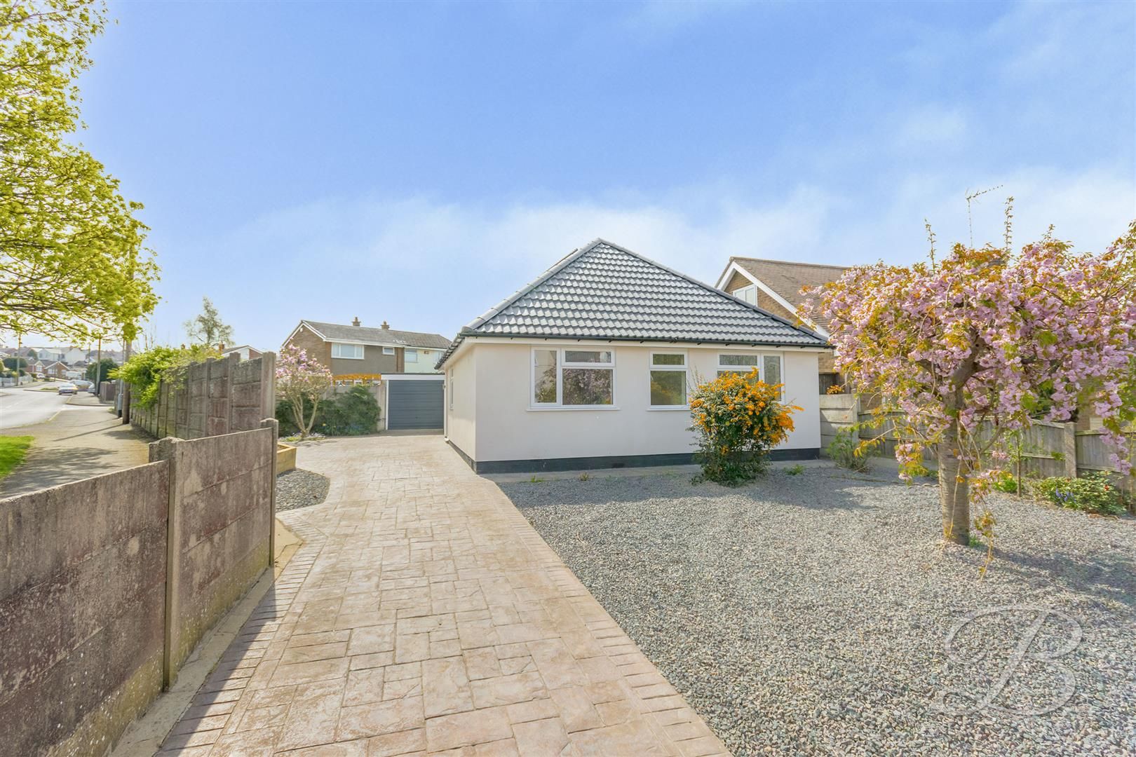 4 bed detached bungalow for sale in Nuncargate Road, KirkbyInAshfield