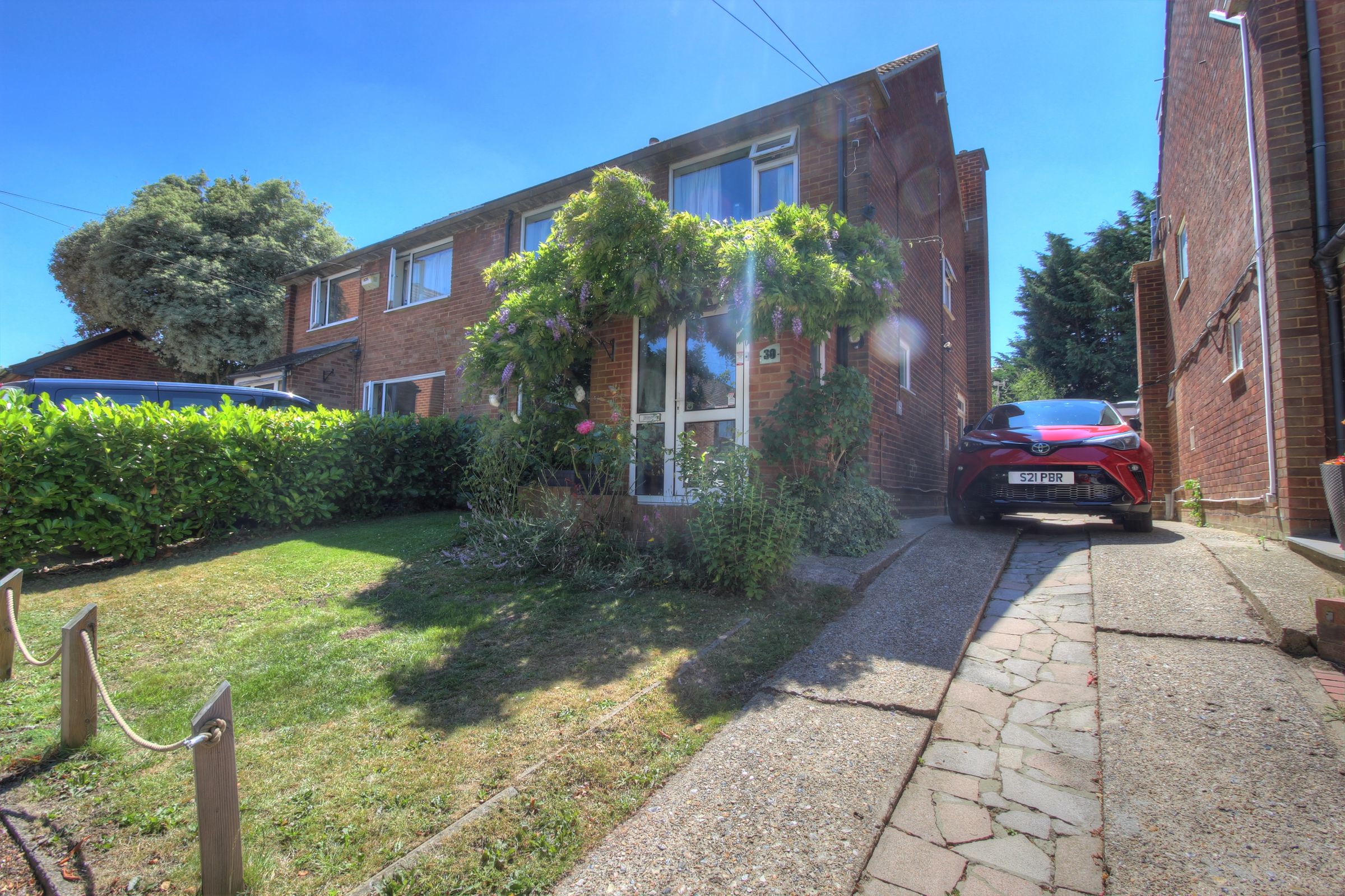 3 bed semidetached house for sale in Barton Road, Langley, Slough SL3