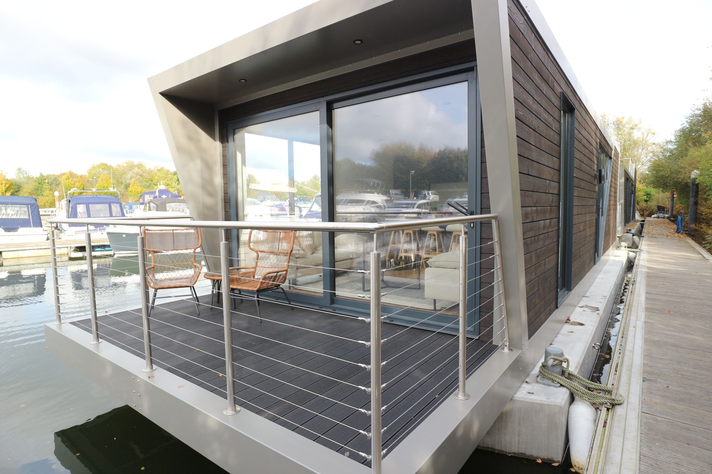 new-home-2-bed-houseboat-for-sale-in-chichester-marina-chichester