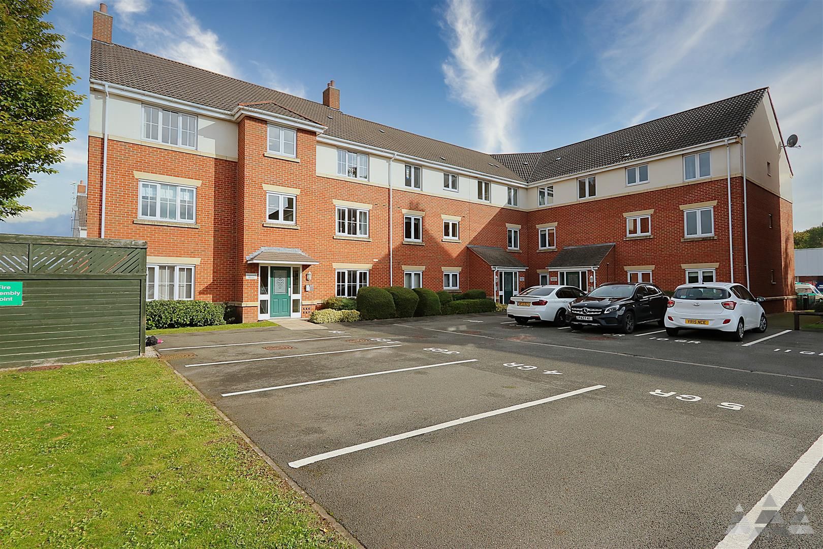1 bed flat for sale in Grasscroft House, Archdale Close, Chesterfield