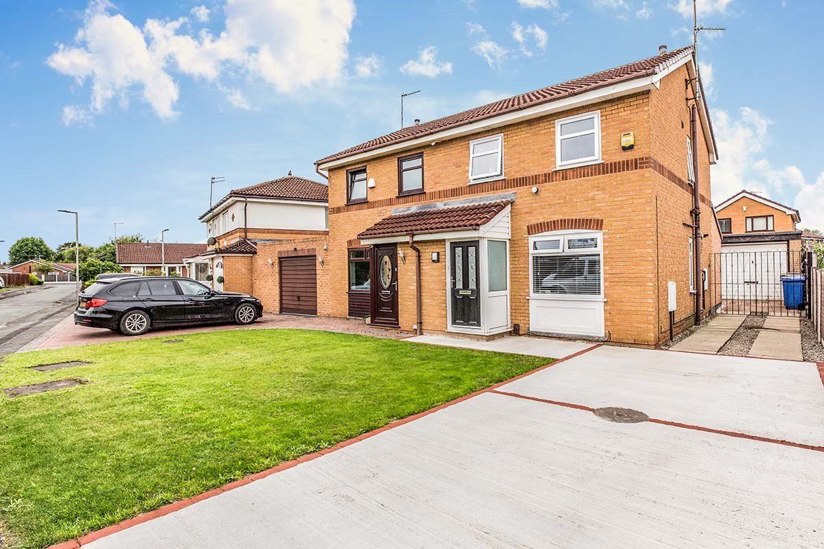 2 bed semidetached house to rent in Maypool Drive, Stockport, Greater