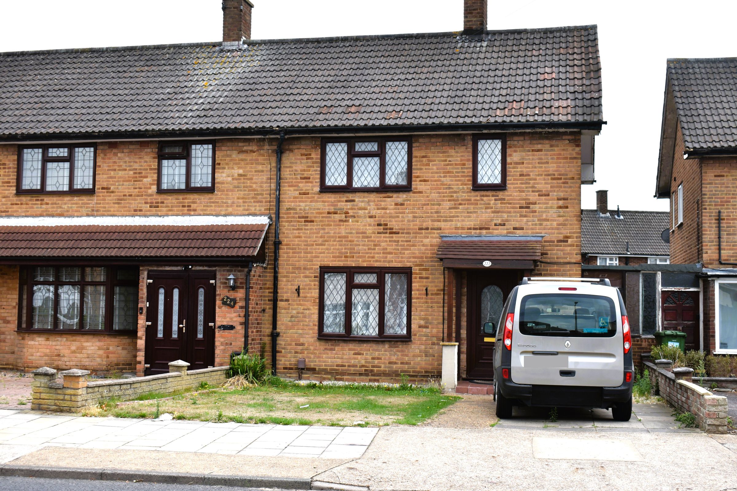 2 bed end terrace house for sale in Mungo Park Road, South Hornchurch