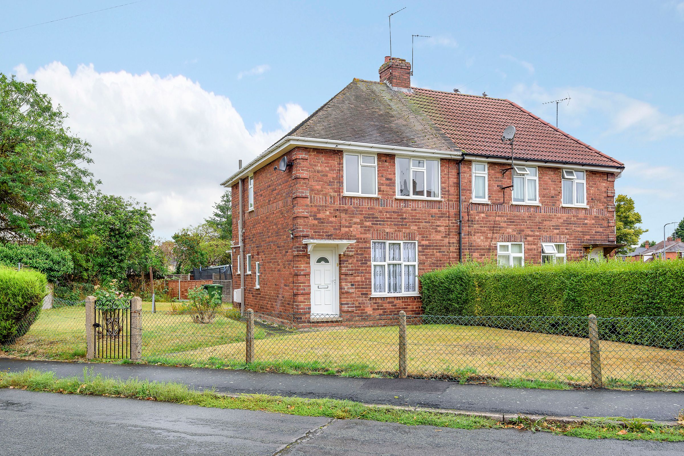 3 bed semidetached house for sale in Bullus Road, StourportOnSevern