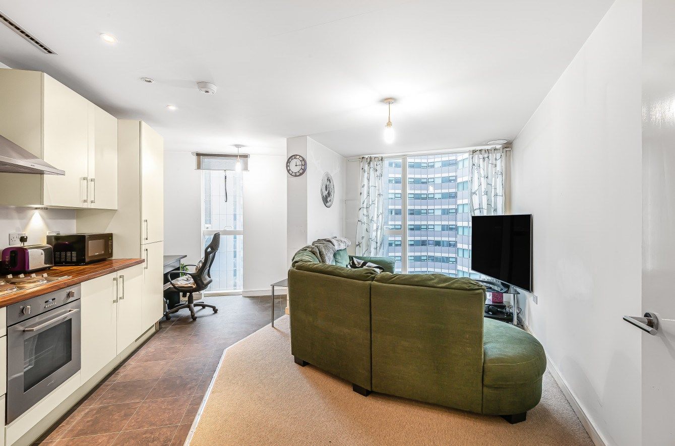 1 bed flat for sale in Tennyson Apartments, 1 Saffron Central Square, Croydon CR0 Zoopla