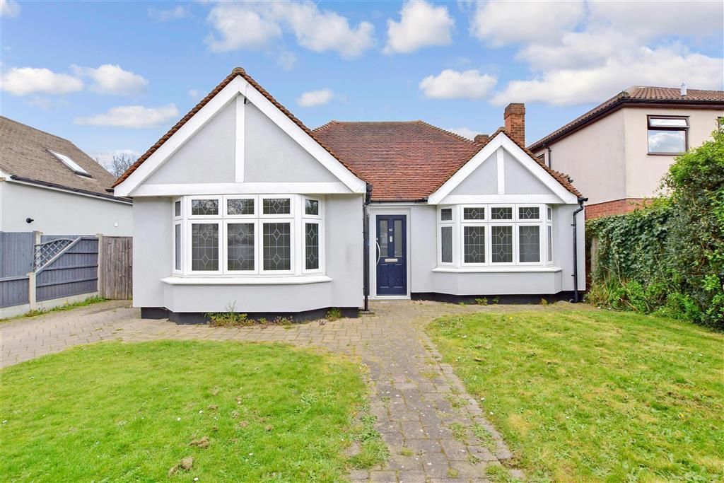 4 bed detached bungalow for sale in Warescot Road, Brentwood, Essex