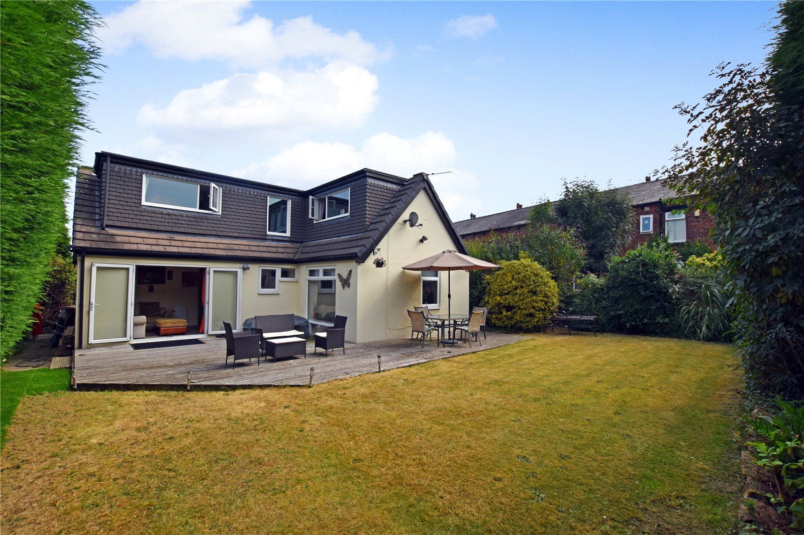 4 bed bungalow for sale in Crossland Road, Churwell, Morley, Leeds LS27