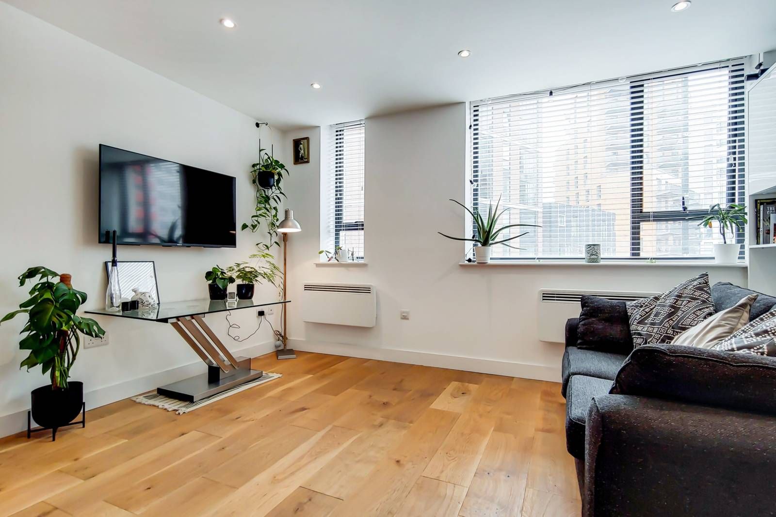 Barking Road, Canning Town, London E16