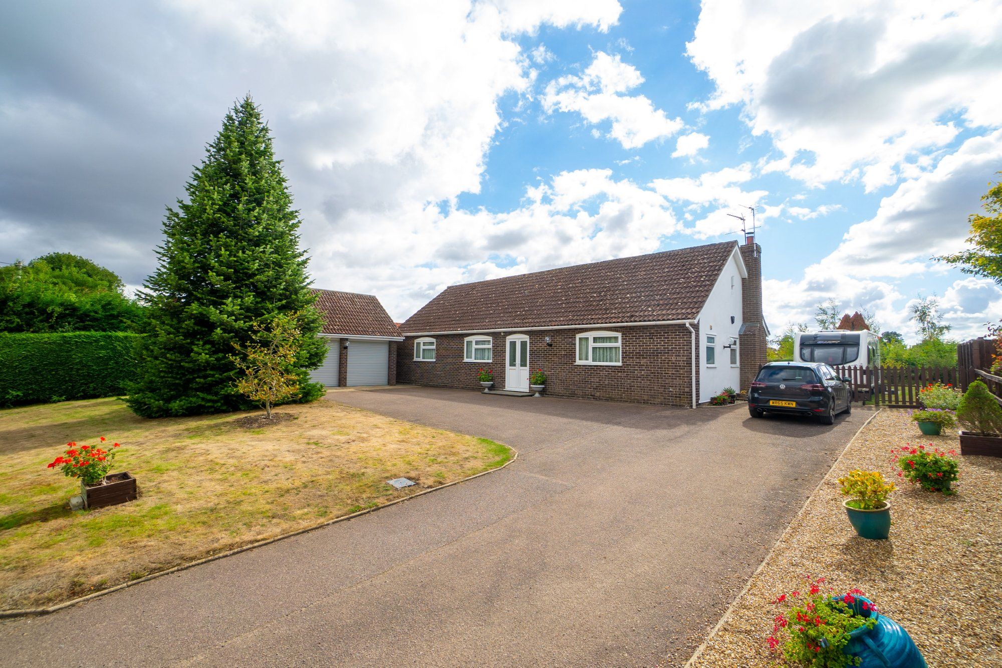 3 bed detached bungalow for sale in Old Bury Road, Stuston, Diss IP21 Zoopla