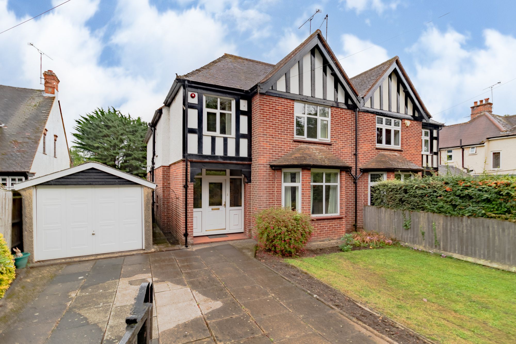 4 bed semidetached house for sale in Shinfield Road, Reading