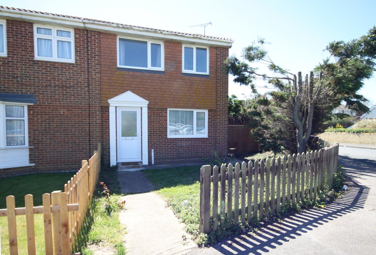 3 bed semidetached house to rent in Cliff View Gardens, Warden
