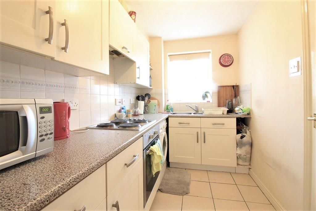 London Road, Hounslow/ Isleworth TW3  